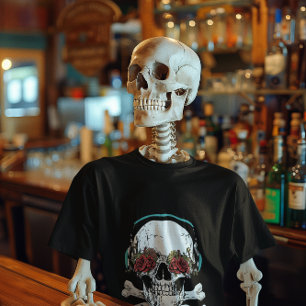 Camiseta Calavera con Auriculares y Rosas Gráficos de Hallo