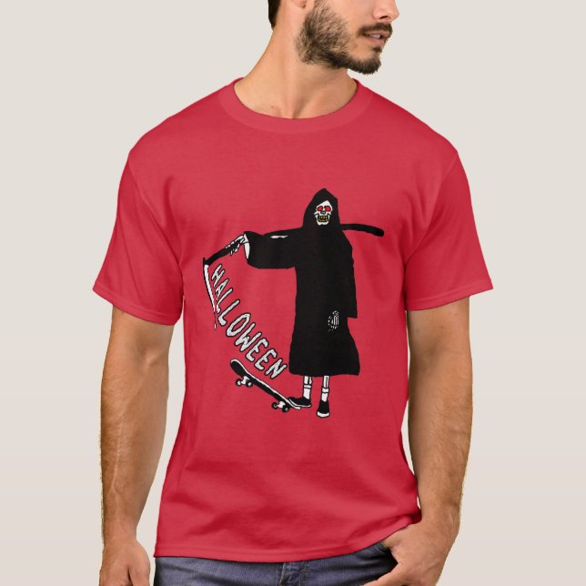Camiseta calavera con patineta sosteniendo scythe halloween (Anverso)