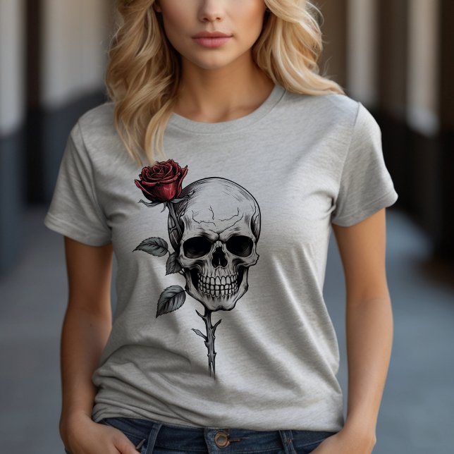 Camiseta Calavera gótica de Halloween y Rosa (Embrace your edgy side with our "Skull with Flower" tee—a perfect blend of fierce and floral style!)