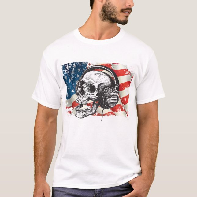 Camiseta Calavera y audífonos/Bandera estadounidense (Anverso)