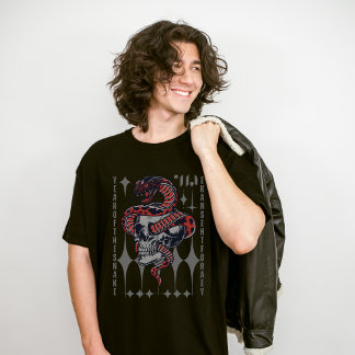 Camiseta Calavera y Serpiente, estética gótica y atrevida