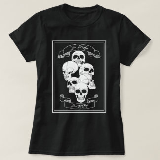 Camiseta Calaveras y Estandartes con Texto Personalizable N
