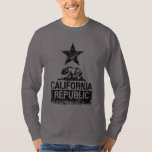 Camiseta CALIFORNIA RPÚBLICA Bandera Estúpida Estilo Grunge<br><div class="desc">El diseño de la bandera de la República de California se revisita aquí en este bonito vestido personalizado con una decoración de estilo grunge acentuado por estrellas más vibrante. Aquí hay una selección de diseños personalizados de California Republic disponibles en ropa bordada casual e ideas de regalo para todos. Utilice...</div>