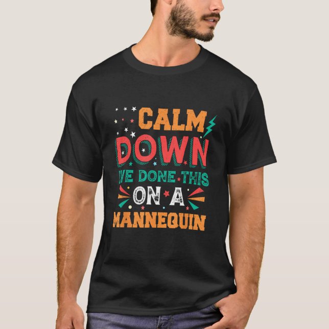 Camiseta Calm Down I ve Done This on a Mannequin 4 (Anverso)