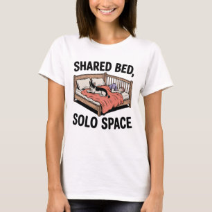 Camiseta Cama compartida, espacio solo   Cita divertida sob