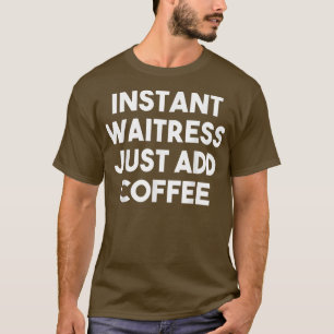 Camiseta Camarera instantánea acaba de añadir café a una ca
