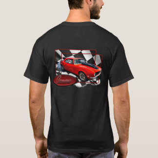 Camiseta Camaro con bandera a cuadros en tierra