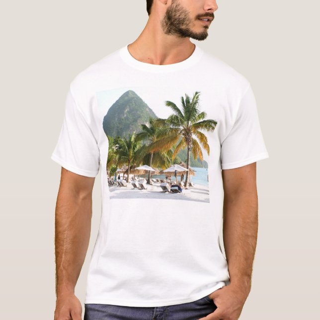 Camiseta Camas de Sun en una playa en Santa Lucía cerca de (Anverso)
