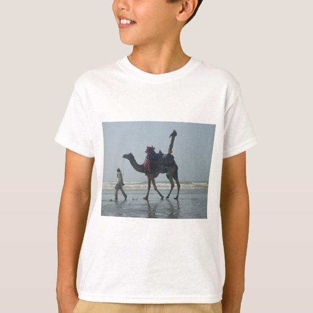 Camiseta Camellos tribales en bicicleta: Sands & Sea por la (Anverso)