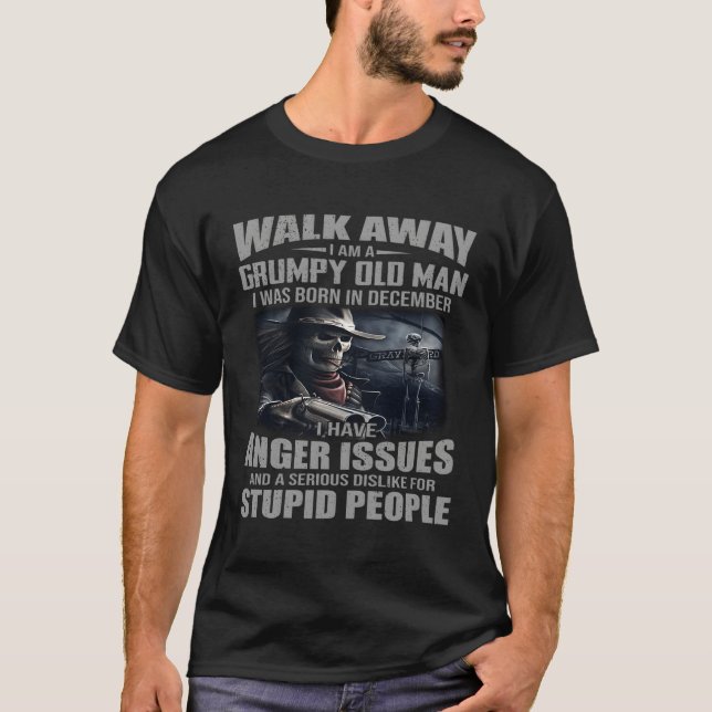 Camiseta Camina Para Ausente Soy Gruñón Y Nací En Diciembre (Anverso)