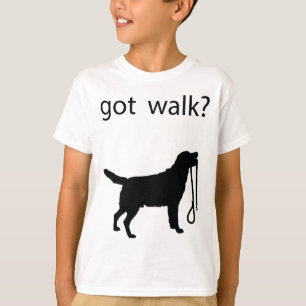 Camiseta ¿Camina? ¡Un gran perro con correa, muy lindo!
