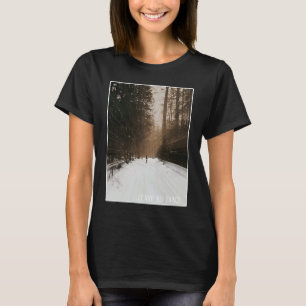 Camiseta Caminante solitario en los bosques nevados no hay 