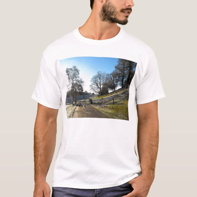 Camiseta Camino campestre en un paisaje helado (Anverso)