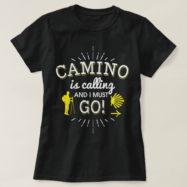 Camiseta Camino Está Llamando Y Debo Ir Camino De Santiago (Diseño del anverso)