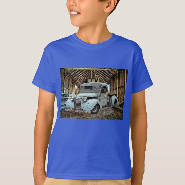 Camiseta Camión Azul Antiguo Granero Rústico (Anverso)