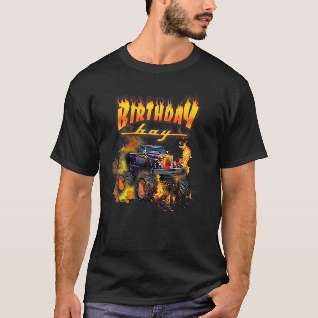 Camiseta Camión monstruo de cumpleaños envuelto en llamas T (Anverso)