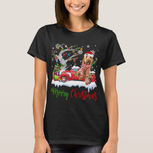 Camiseta Camión Rojo Merry Christmas Tree Goldendoodle Paja
