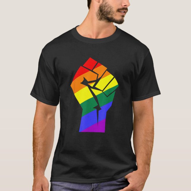 Camiseta Camisas de orgullo LGBTQ Puño de arcoiris resiste  (Anverso)