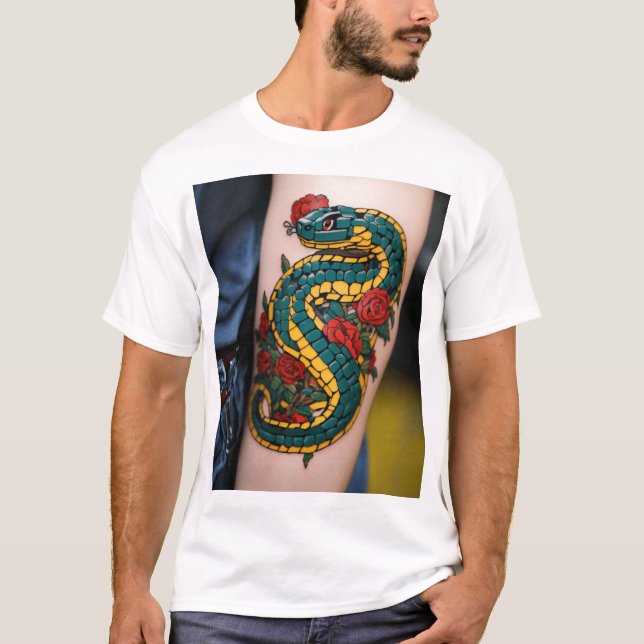 Camiseta "Camiseta de mano para tatuaje de serpiente" (Anverso)