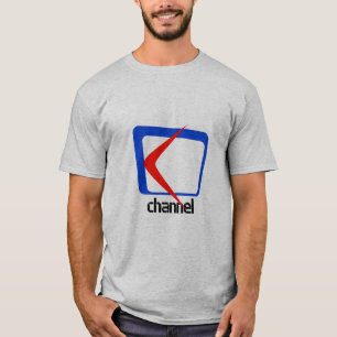 Camiseta "Camiseta gráfica de canal con diseño azul y rojo"