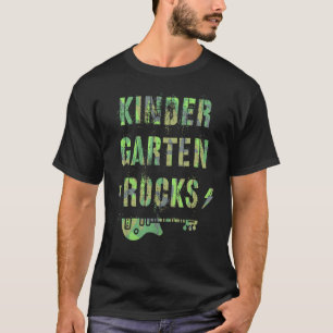 Camiseta Camo Kindergarten Rocks Camp Teacher Squad Kinder