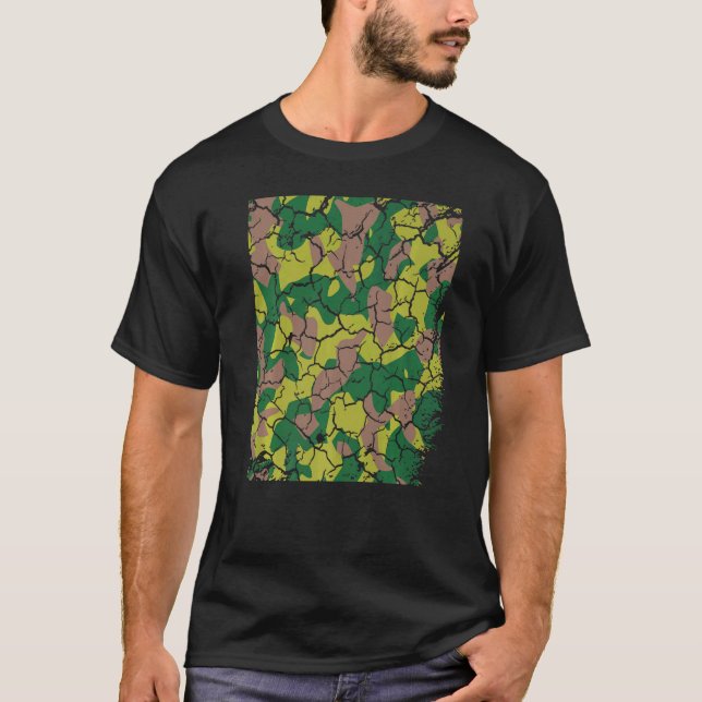Camiseta Camouflaged Hunting Distressed (Anverso)