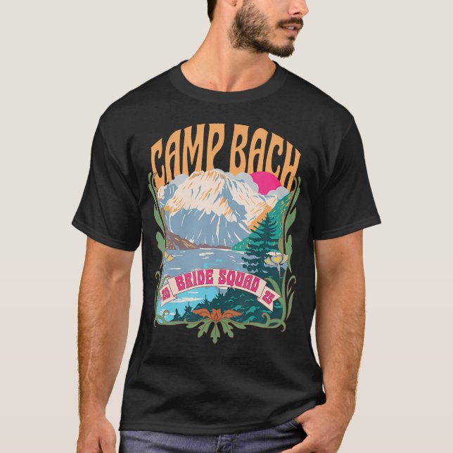 Camiseta Camp Bach 2025 Bride Squad Camping Retro Bachelore (Anverso)