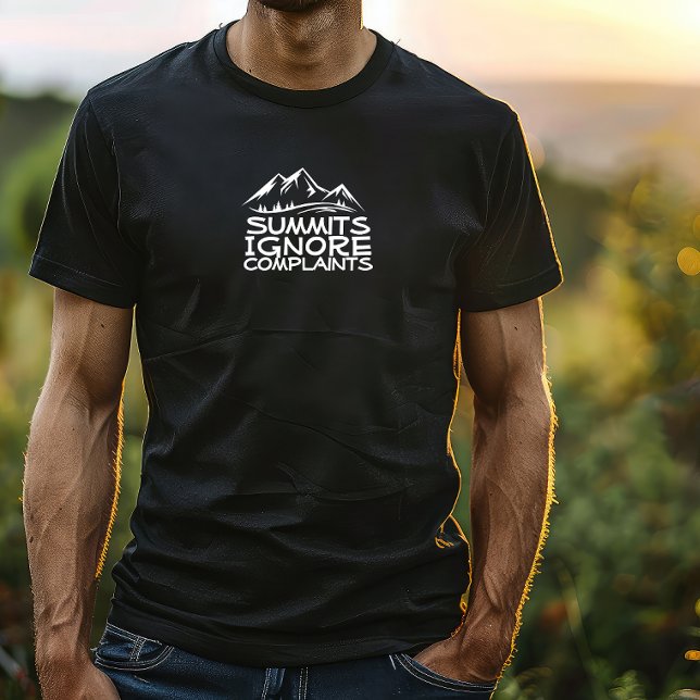 Camiseta Campamento de excursionista humor blanco negro (Ditch the desk and chase the views with our "Summit ignore complaints" t-shirt! )