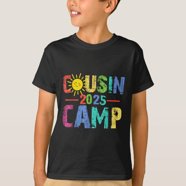 Camiseta Campamento de primos 2025 Campamento Fogata Vacaci (Anverso)