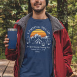 Camiseta Campamento familiar de Personalizado de vacaciones<br><div class="desc">¿Se va de vacaciones en un campamento familiar? Personalizar estos camping retro camp tiendas de camisetas para toda la familia agregando su apellido o texto personalizado, y año de la aventura. Espero que no se trate solamente del diseño genial que captó tu atención, sino del hecho de que nunca lo...</div>