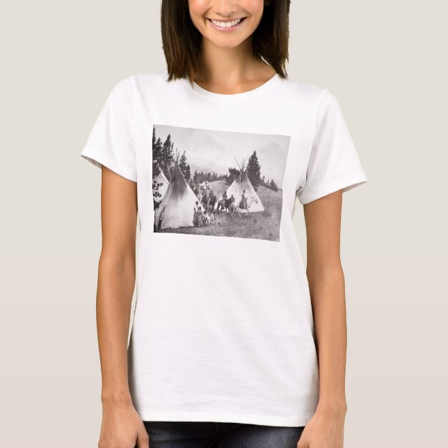 Camiseta Campamento nativo americano de tepee, Montana, c.1 (Anverso)
