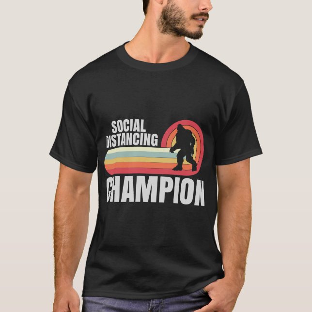 Camiseta Campeón de distanciamiento social Meme Bigfoot (Anverso)