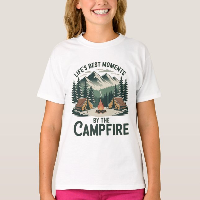 Camiseta Campfire Moments - Girls’ Tents & Mountains Kids’ (Anverso)