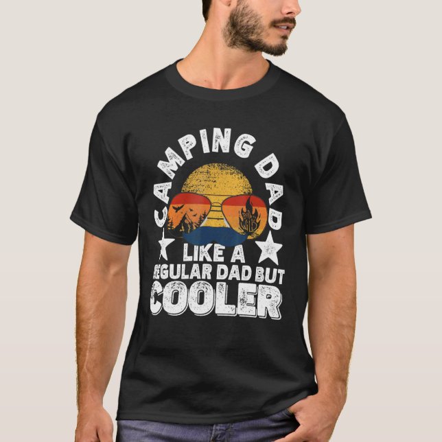Camiseta Camping Dad Como A Un Papá Corriente Pero Más Frío (Anverso)
