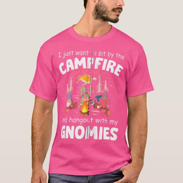 Camiseta Camping Funny Gnome Hangout With My Gnomies Campfi (Anverso)