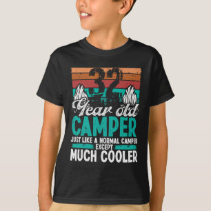 Camiseta Campista de 32 años explorando camping vintage cum