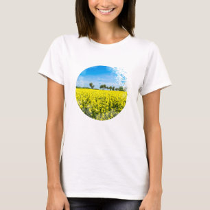 Camiseta Campo con flores amarillas y cielo azul