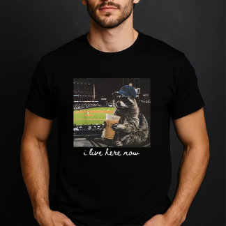 Camiseta Campo de béisbol Raccoon Ballfield Vivo aquí ahora