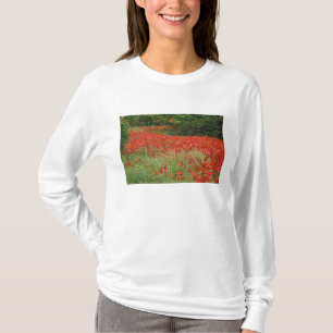 Camiseta Campo de flores de amapola híbrida plantadas a lo