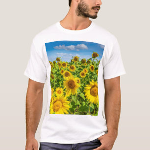 Camiseta Campo de girasoles, día soleado de verano.