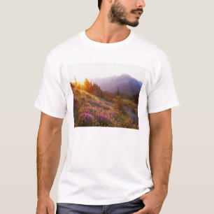 Camiseta Campo de lupino y montañas Olímpicas en