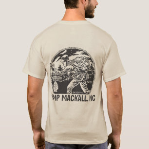 Camiseta "Campo Mackall" - etiqueta larga - trasero