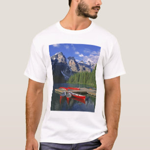 Camiseta Canadá, Alberta, Lago Moraine. Canoas rojas espera