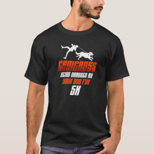 Camiseta Canicross siendo arrastrado durante 5k carrera de