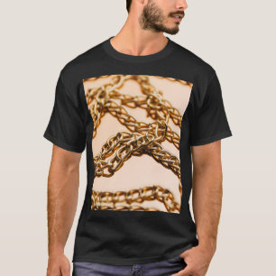 Camiseta Cañones doradas, lujo reflexante en la superficie.