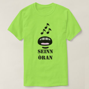 Camiseta Cantando una canción en gaélico escocés