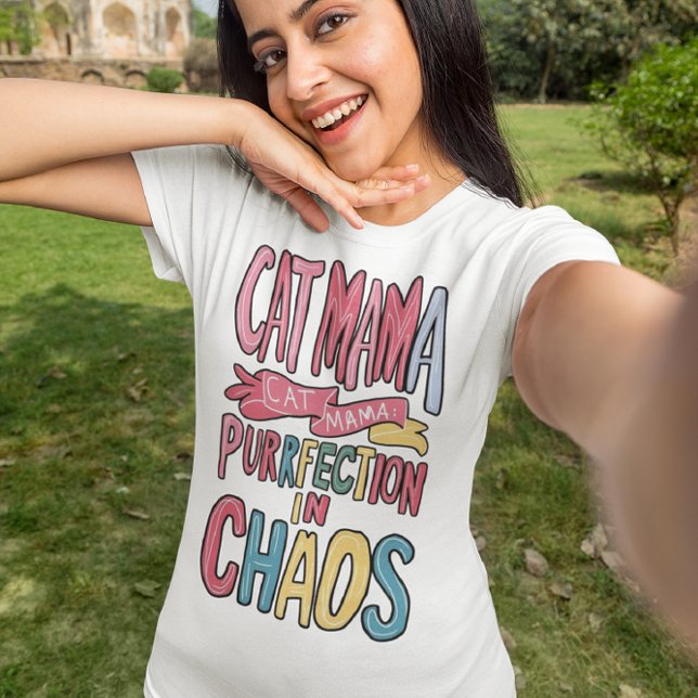 Camiseta Caos armonioso: Gato que mamá encuentra perfección (Subido por el creador)