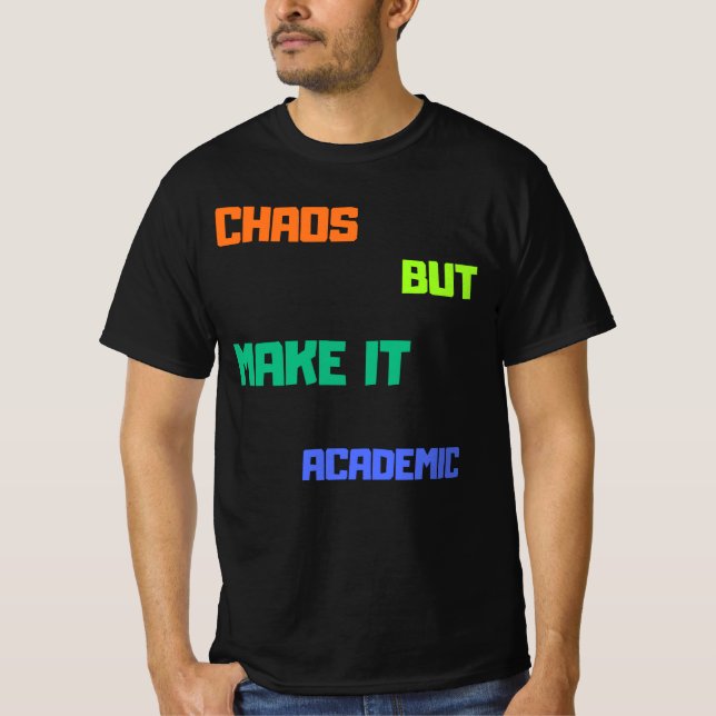 Camiseta Caos Pero Que Académico. (Anverso)