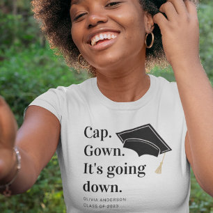 Camiseta Cap Gown está cayendo en la graduación