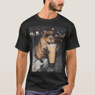Camiseta Capibara Bebiendo Café Helado Animal Divertido